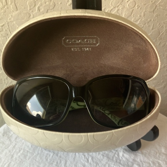 Coach: Ginger (S496) Sunglasses- gray gradient lens with white case - Picture 13 of 16